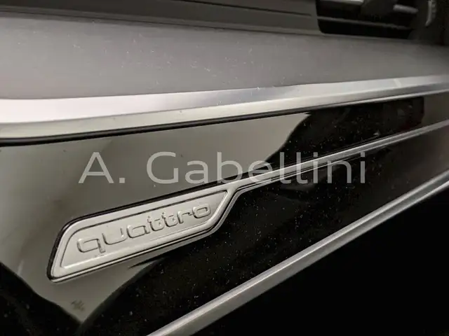 Audi A6 view 13