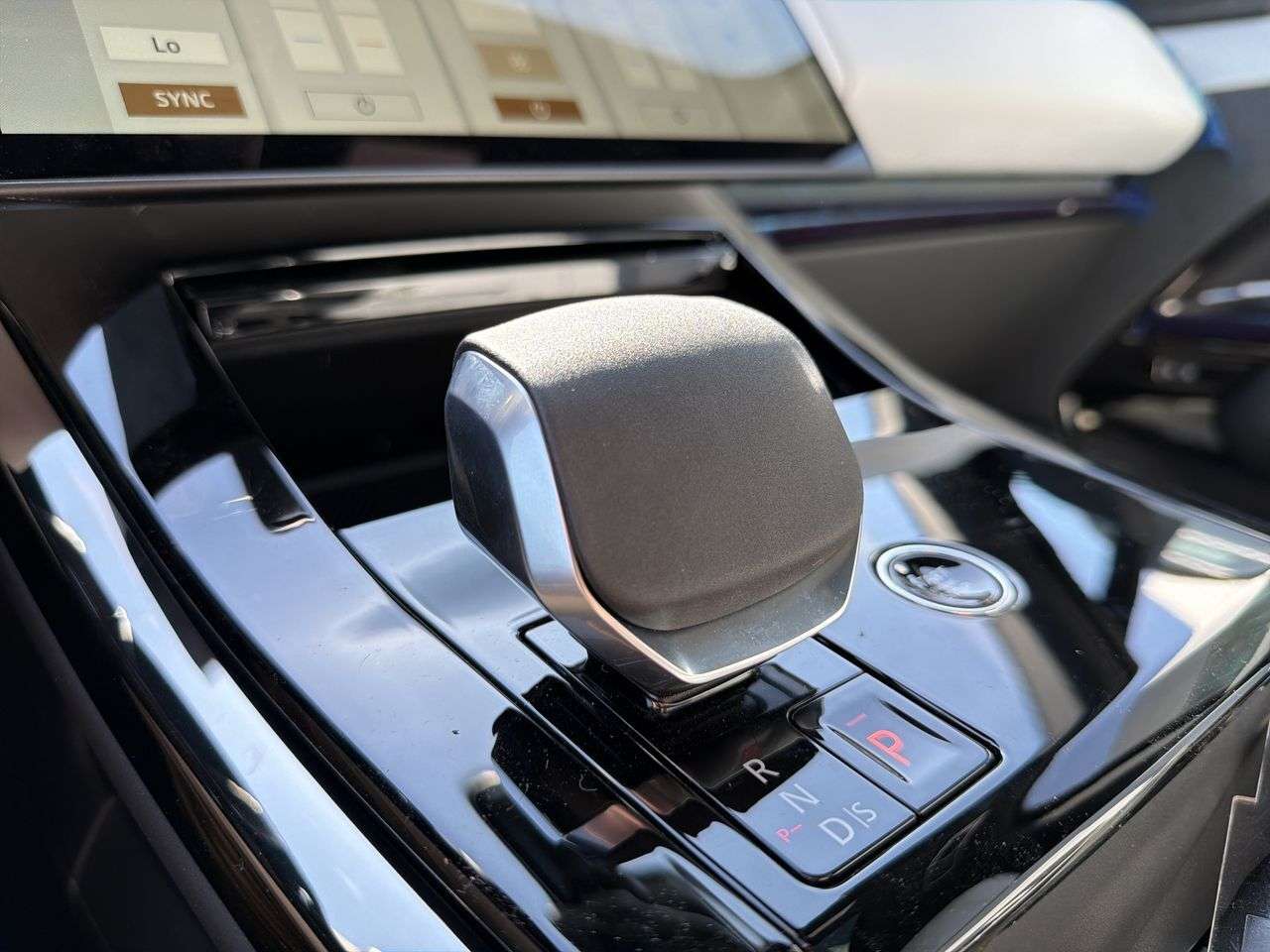2026 Land Rover Range Rover Sport P400 Dynamic SE thumb 17