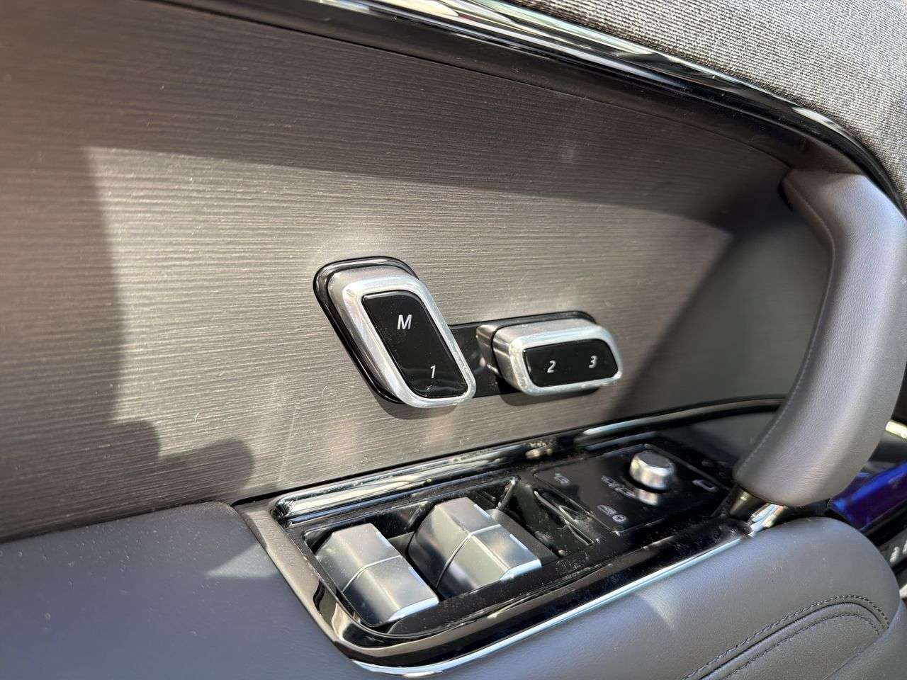 2026 Land Rover Range Rover Sport P400 Dynamic SE thumb 9