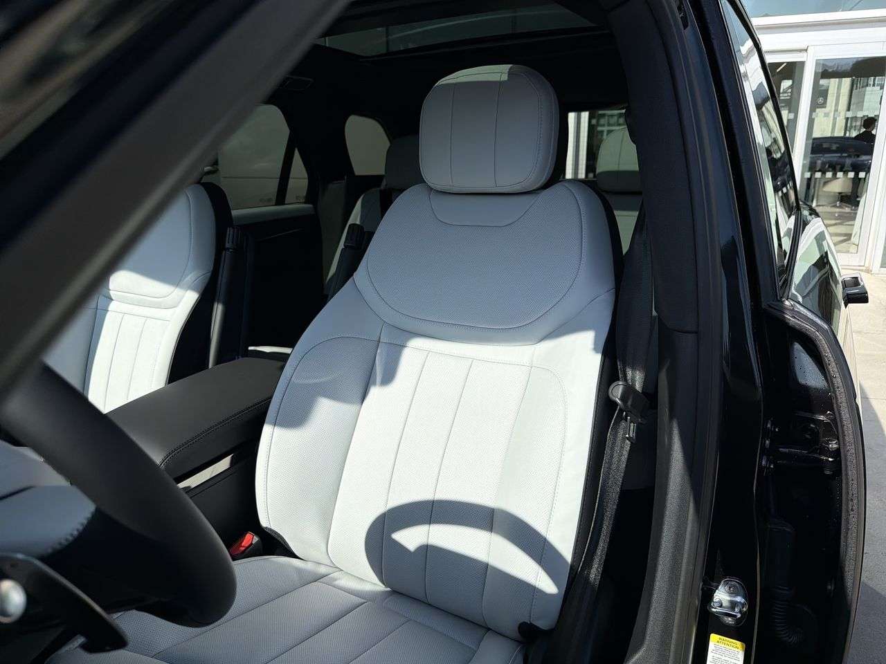 2026 Land Rover Range Rover Sport P400 Dynamic SE thumb 8