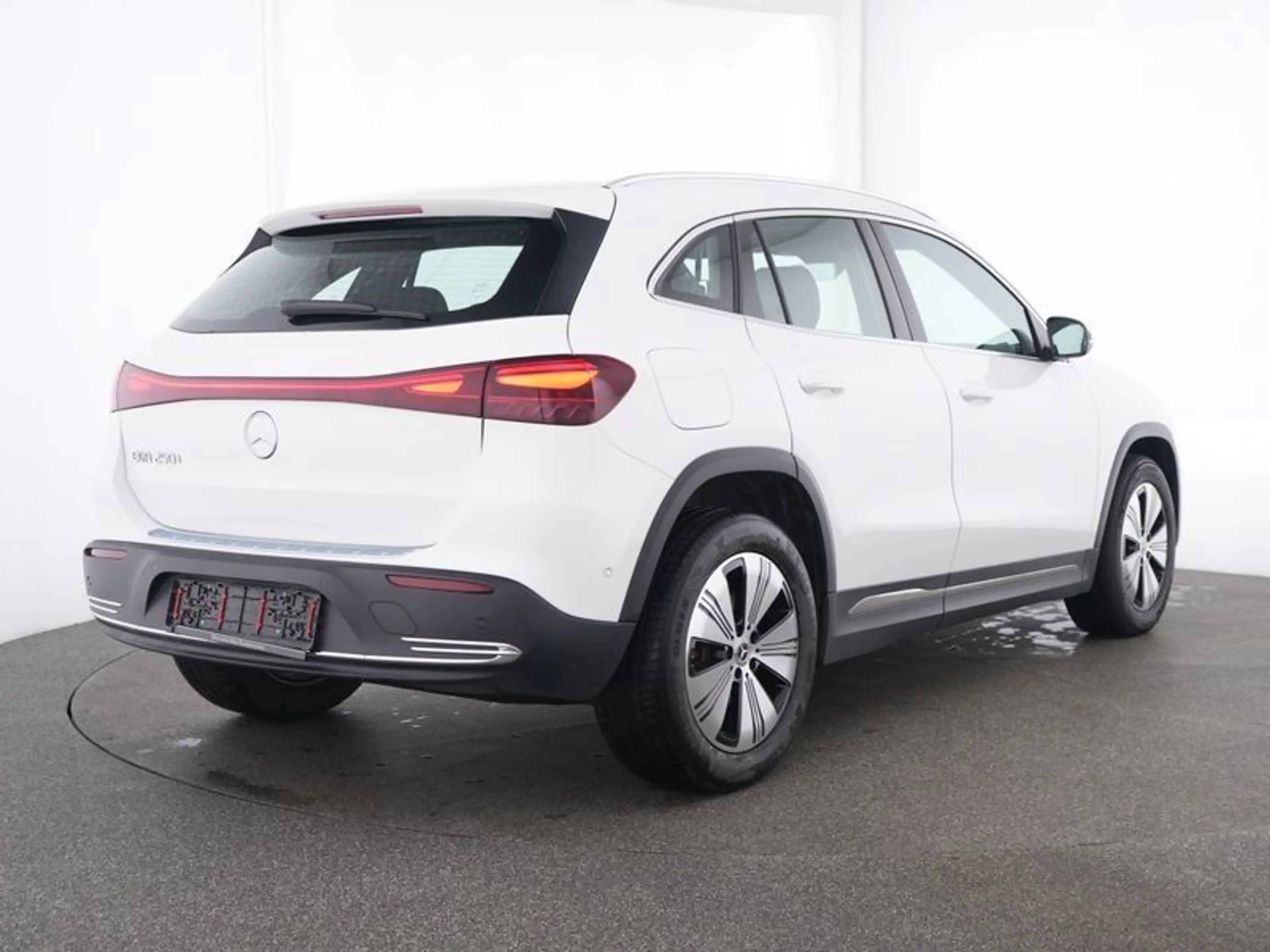 Mercedes-Benz EQA 250+ PROG-ADV KAMERA WINTER AMBIENTE EASYPAC — photo 4