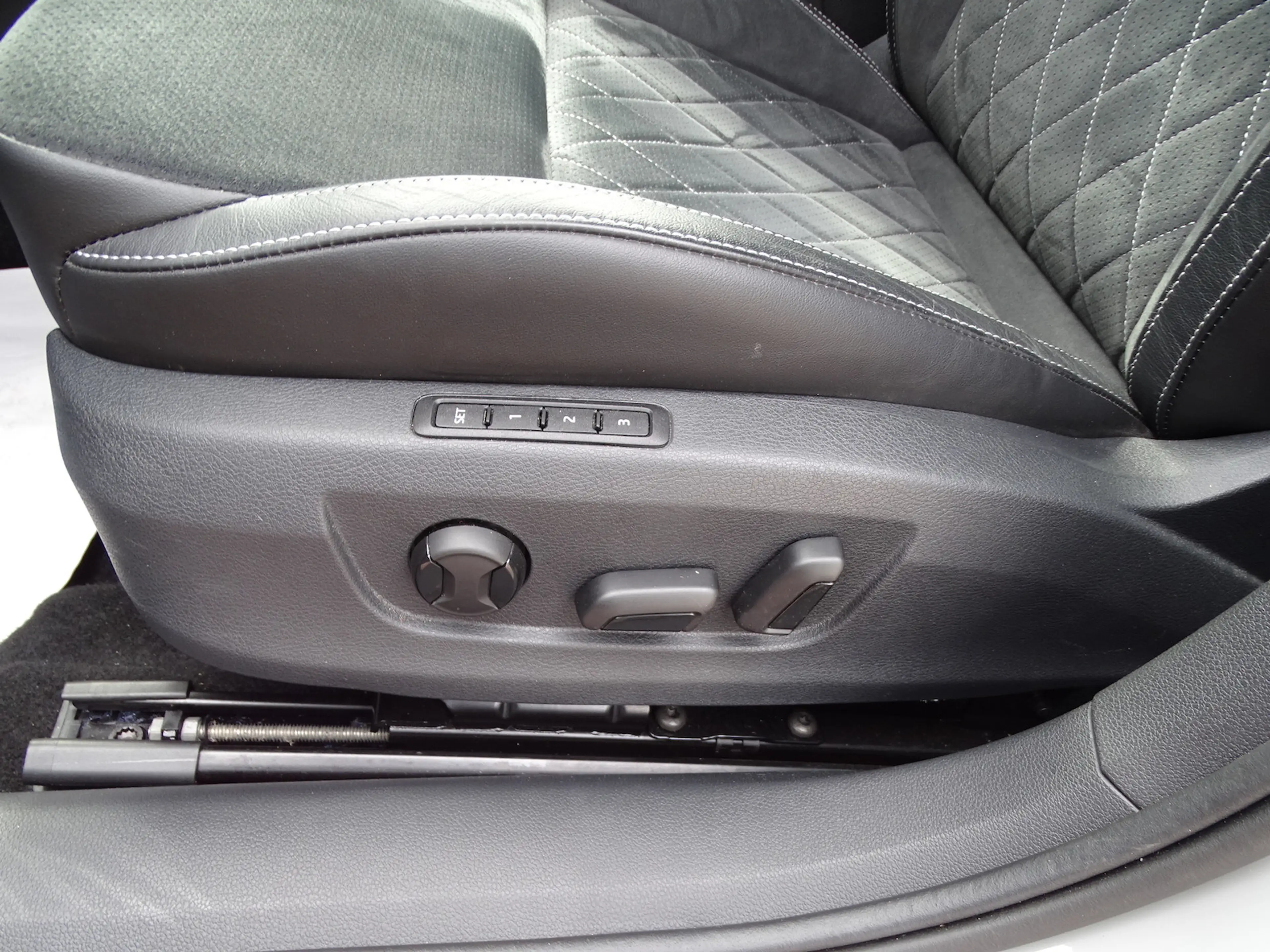 Skoda Superb 1.4 TSI Hybrid Sportline iV Standheizung — photo 10
