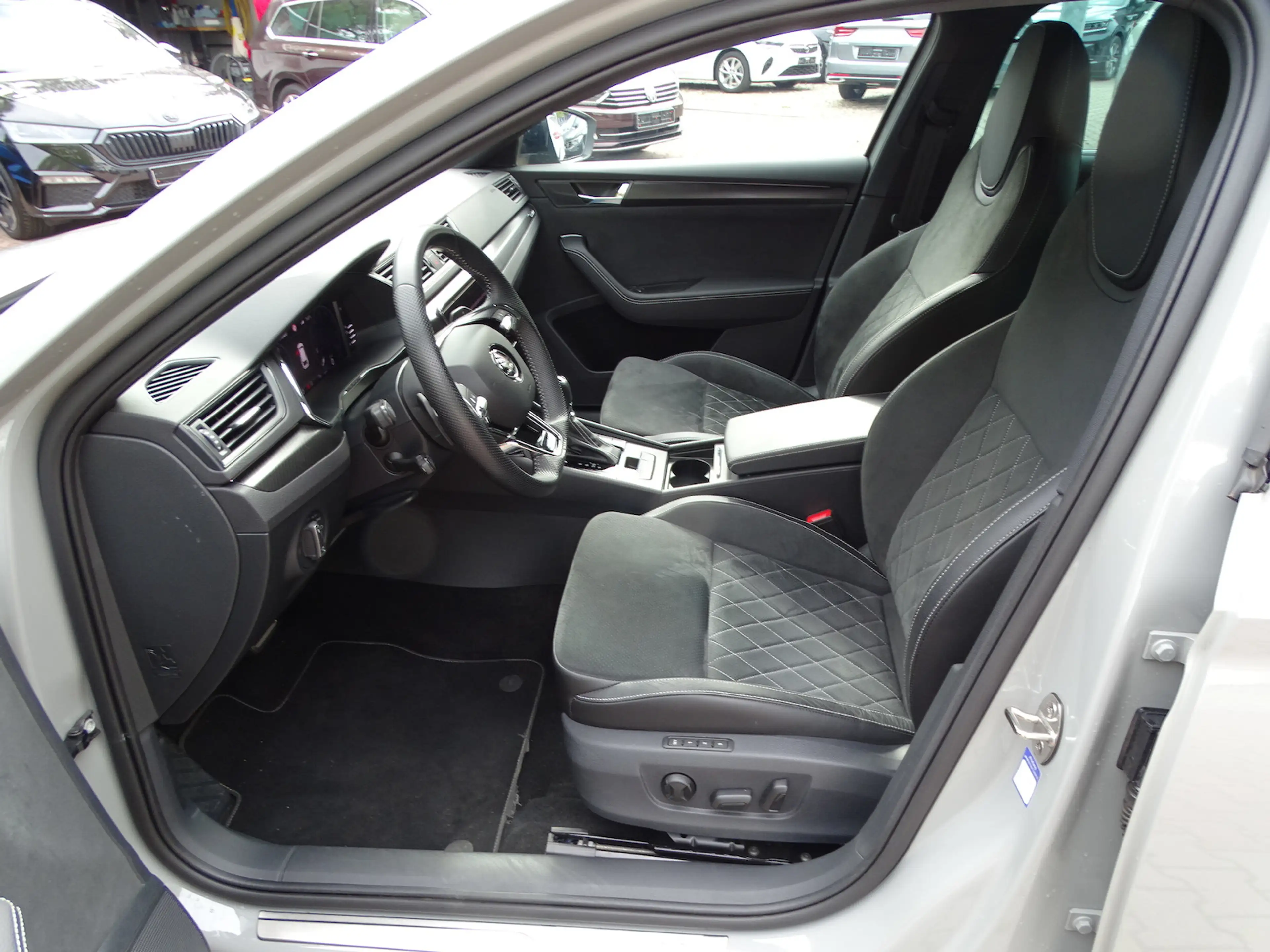 Skoda Superb 1.4 TSI Hybrid Sportline iV Standheizung — photo 9