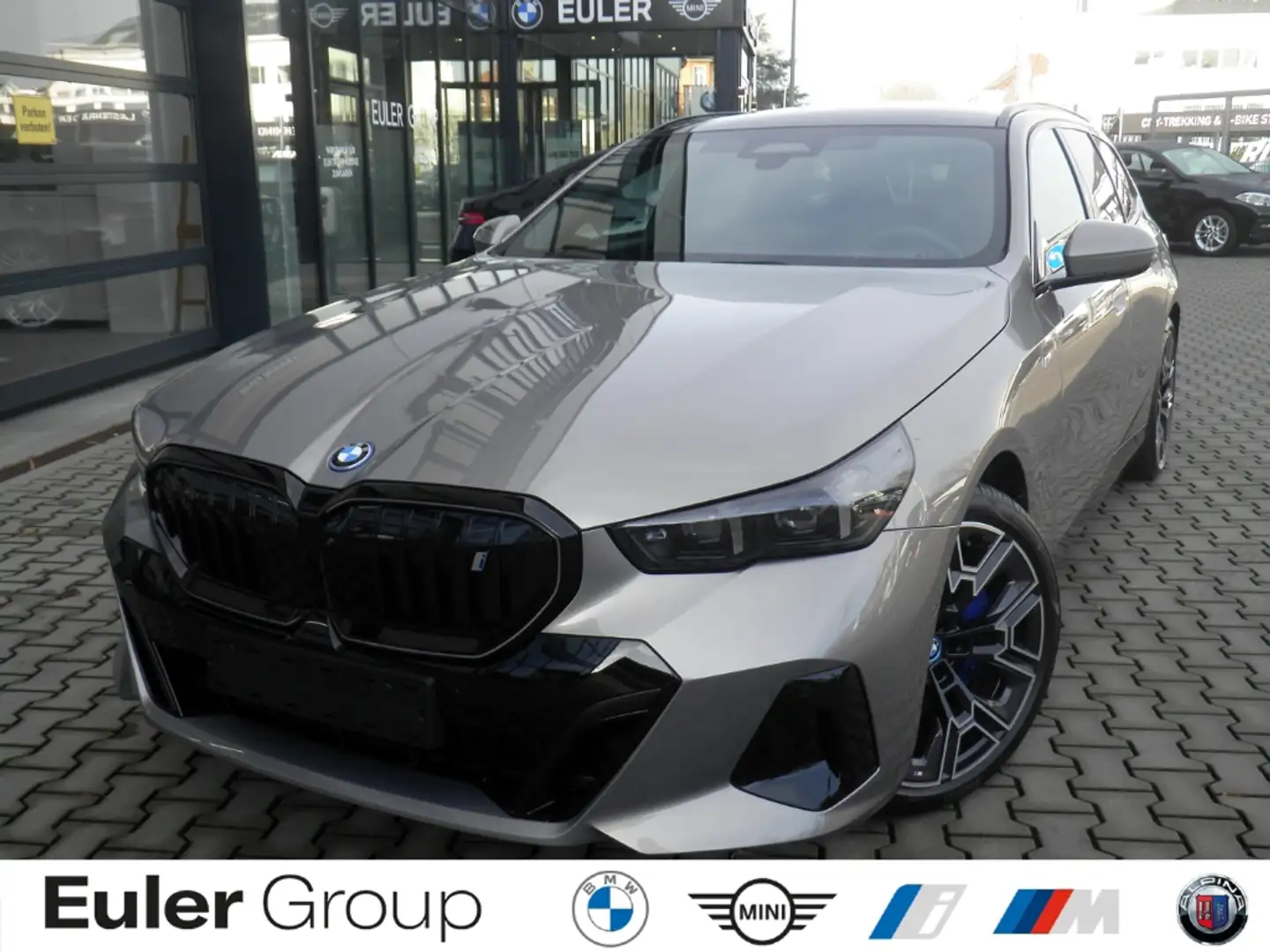 BMW i5 eDrive40 Touring Sportpaket HUD AHK-klappbar AHK E Grau - 1