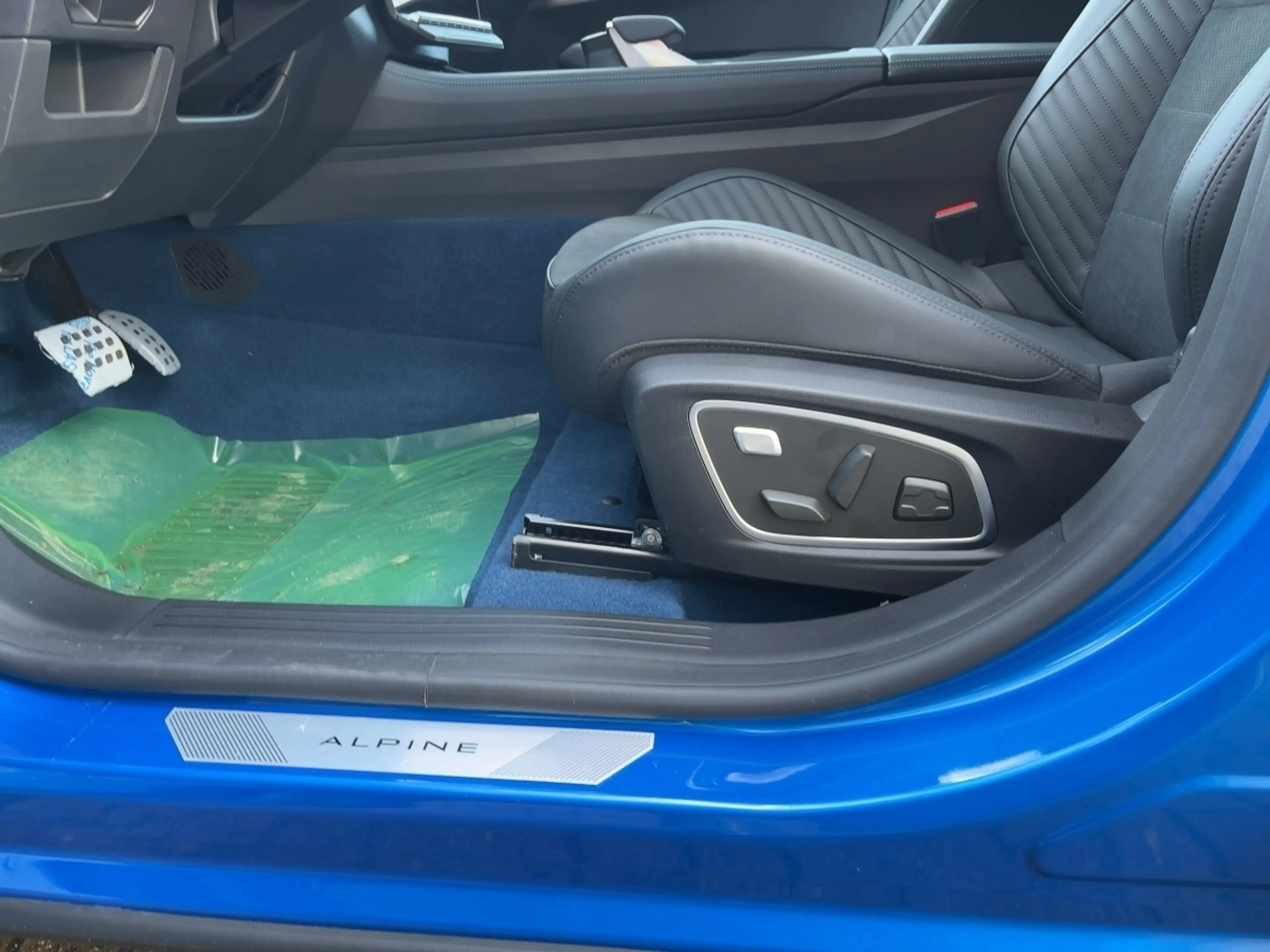 Renault Rafale Esprit Alpine E-Tech Plug-in Hybrid 300 4x4+PANO — photo 15