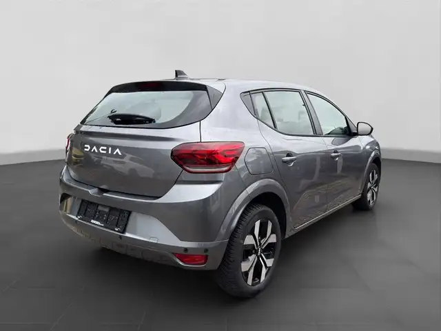 Dacia Sandero view 5