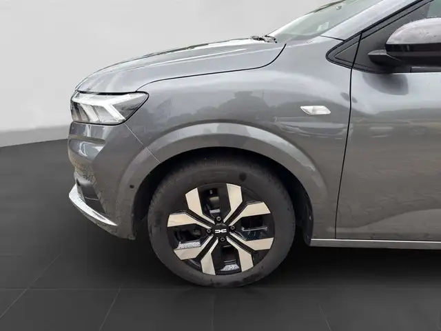 Dacia Sandero view 7