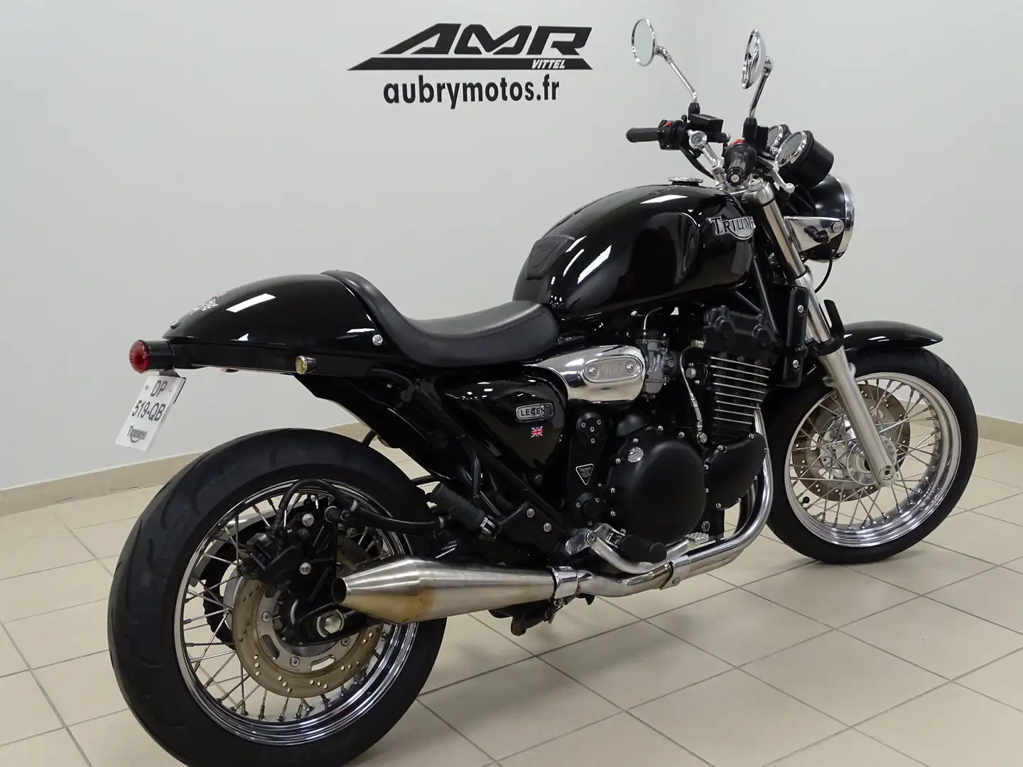 Triumph Noir - 2