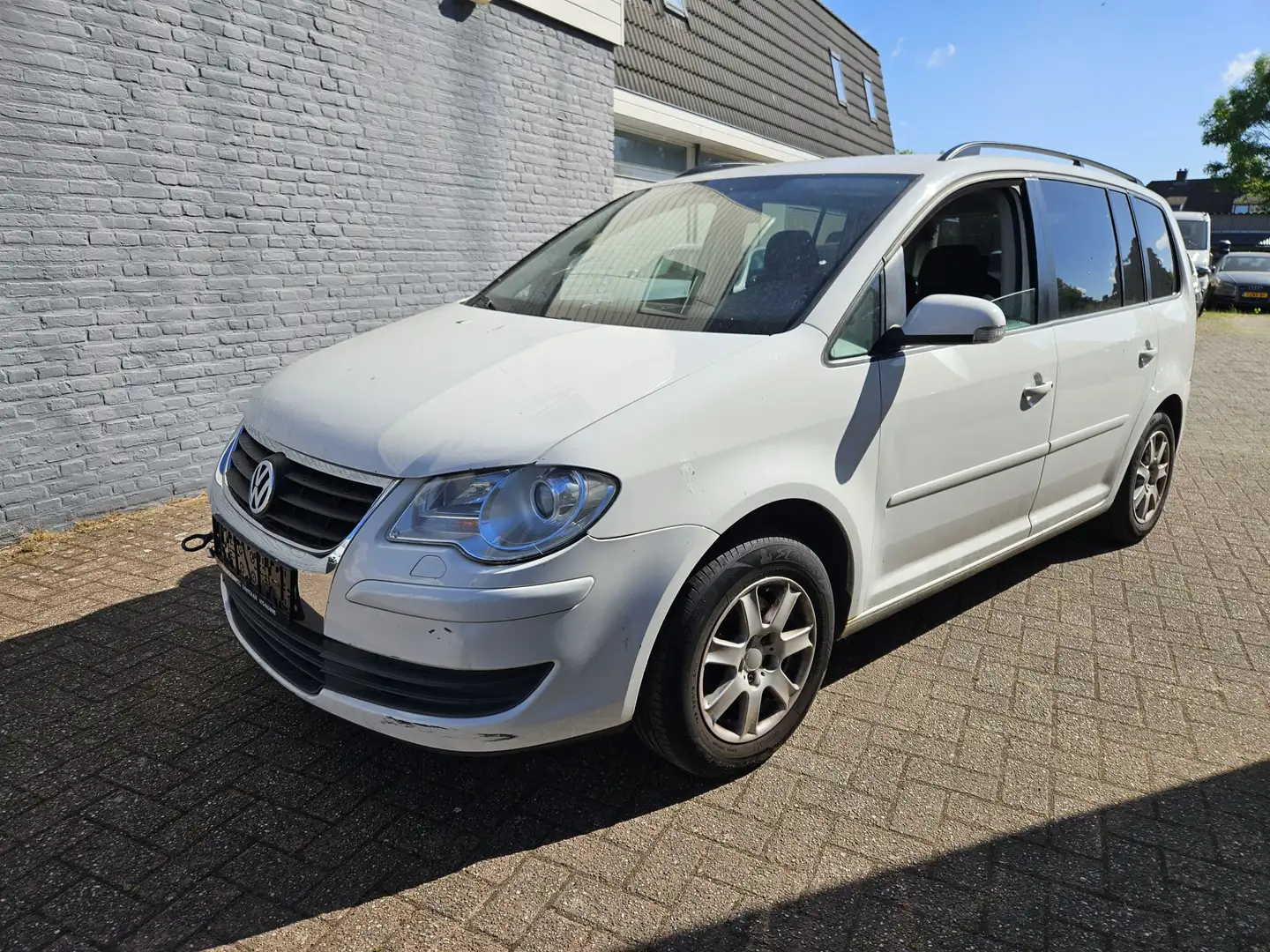 Volkswagen Touran 1.4 TSI Trendline motor defect  7 sits Bílá - 1