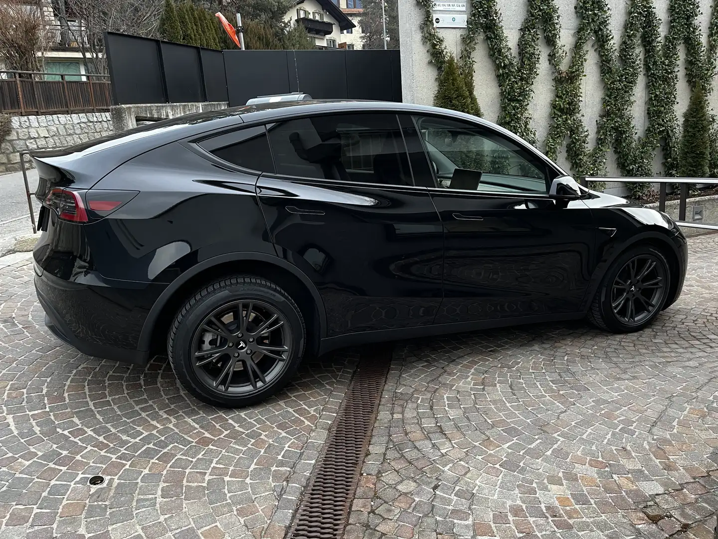 Tesla Model Y RWD normal range Nero - 2