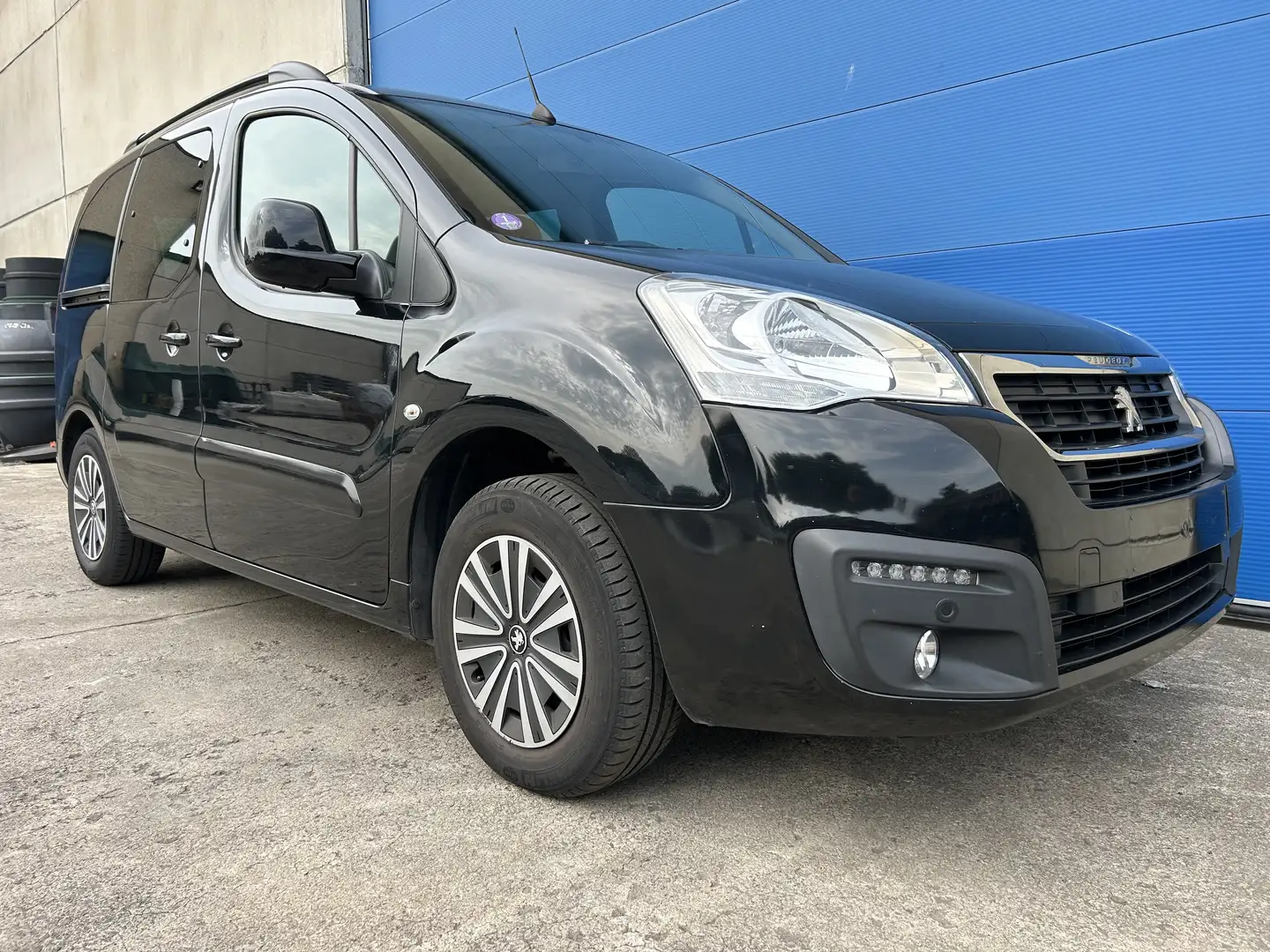 Peugeot Partner Tepee 1.2 PureTech - Benzine- 5PL-Trekhaak-Camera Černá - 1