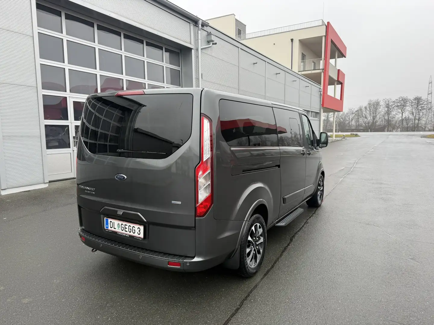 Ford Tourneo Custom Tourneo Custom 2,0 TDCi 310 L2 Titanium Titanium Grau - 2