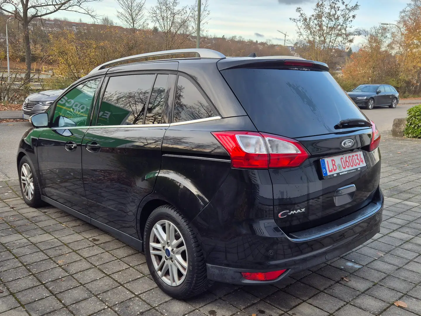 Ford Grand C-Max Titanium*7 Sitze*Automatik *Navi*PDC*Panoramadach* - 2