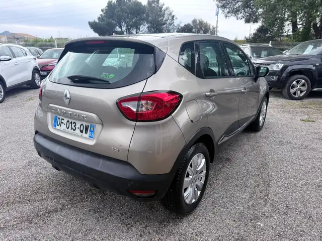 Renault Captur view 3
