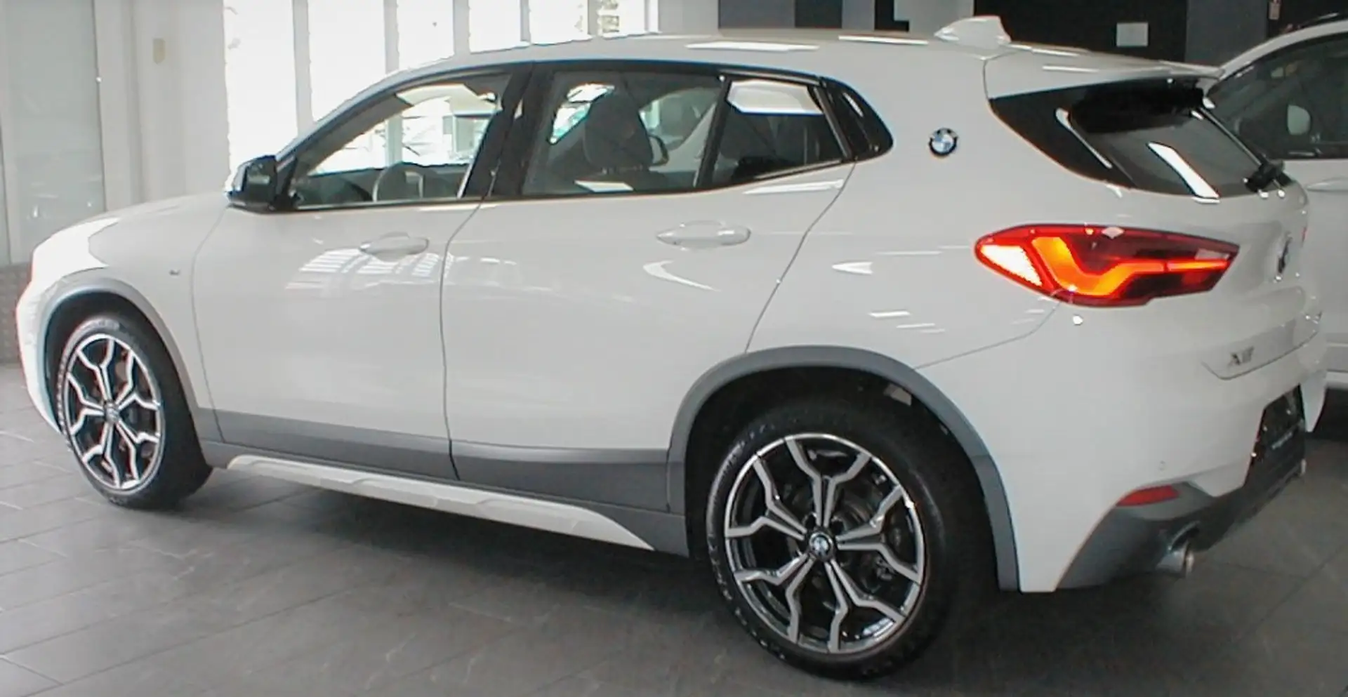 BMW X2 sDrive 20iA Blanco - 2