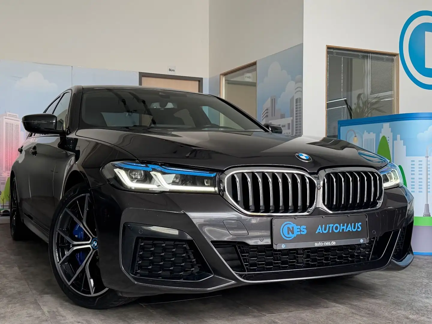 BMW 545 e xD M SPORT*LASER*HARMAN*360*M SITZE*KEY*19 Gris - 2