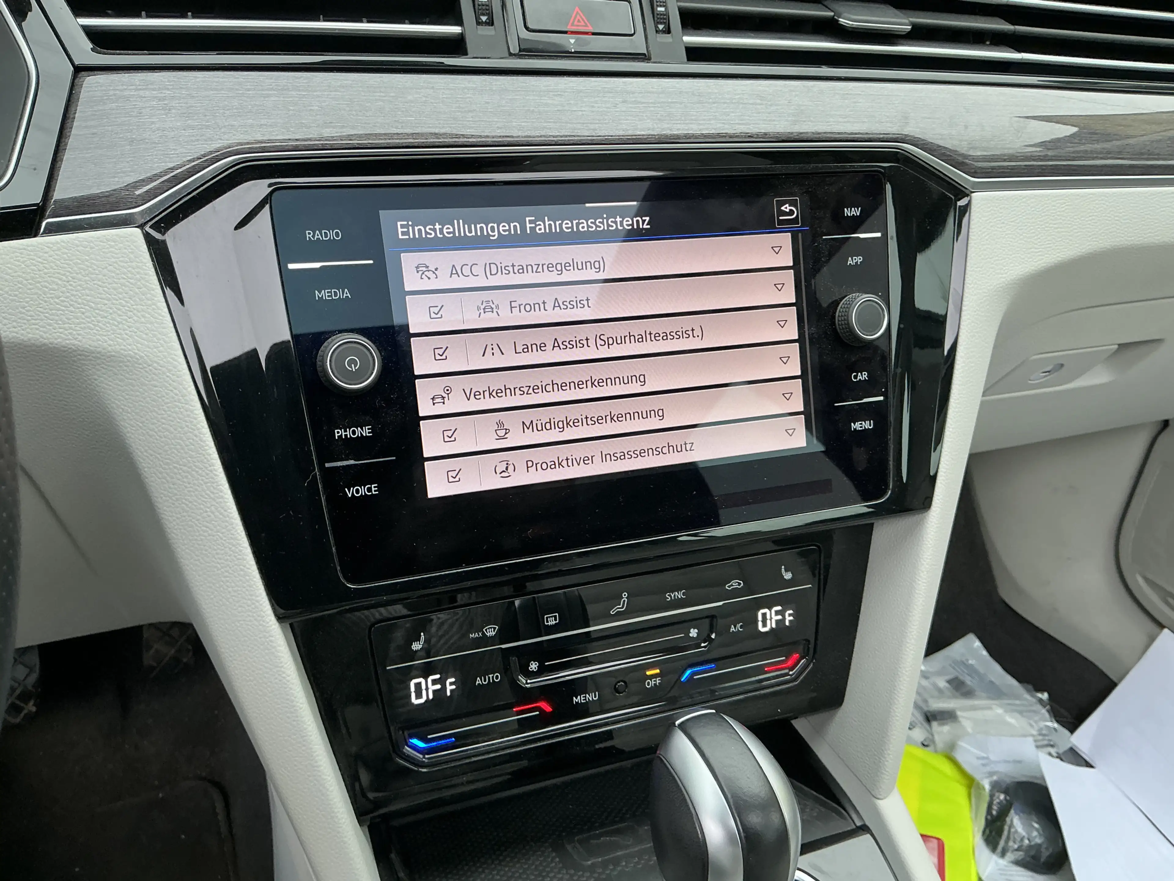 Volkswagen Passat GTE Leder Pano Memory 360Cam Navi HUD ACC — photo 15