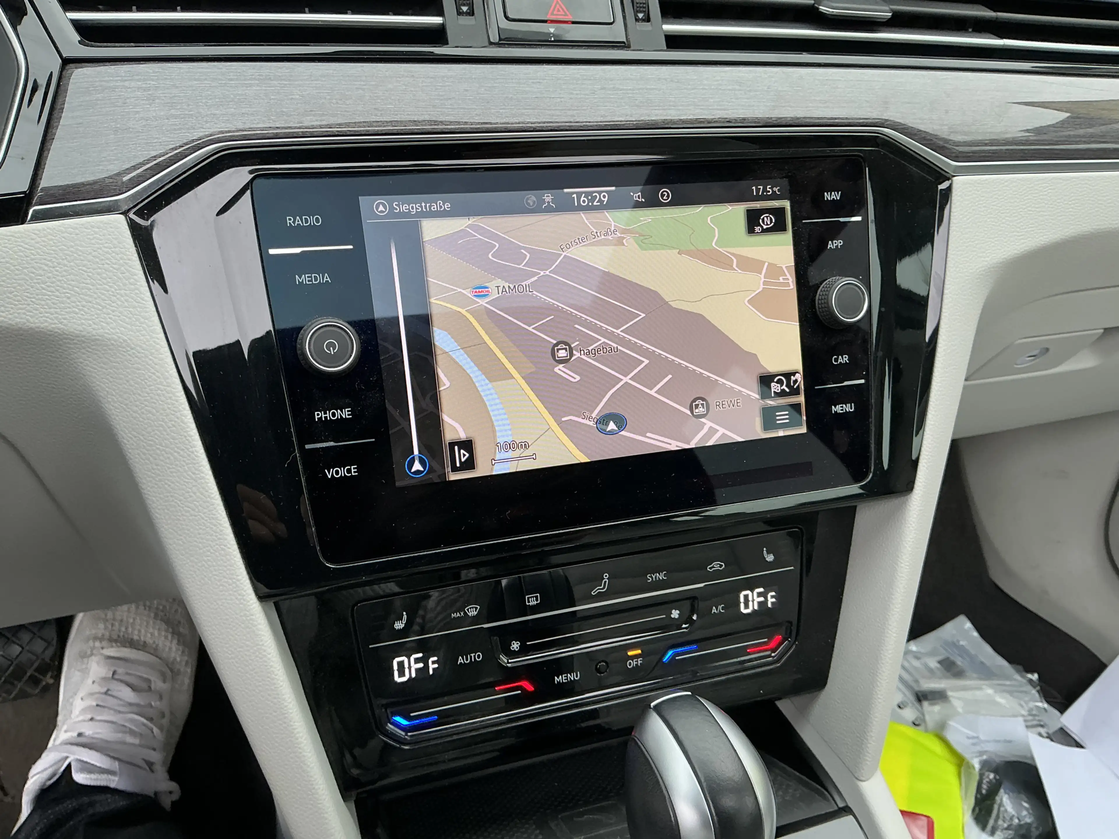 Volkswagen Passat GTE Leder Pano Memory 360Cam Navi HUD ACC — photo 12