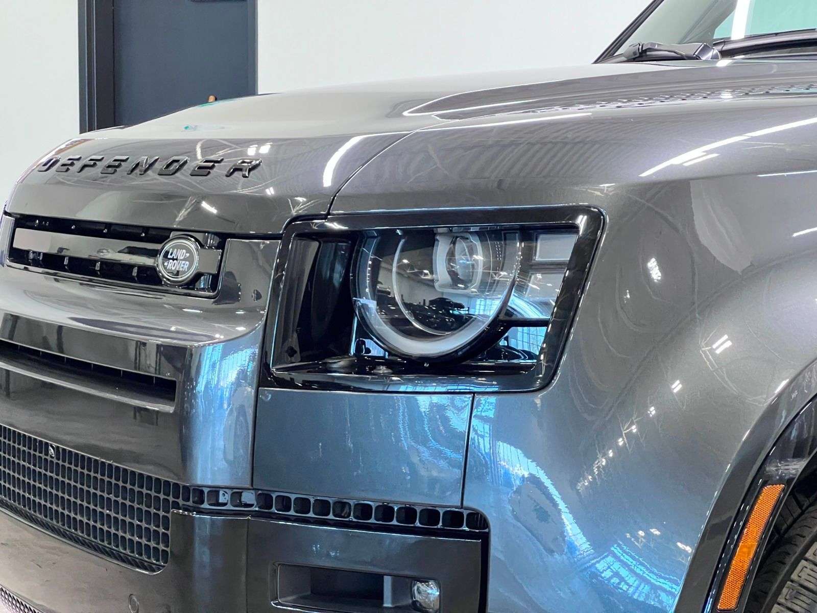 2026 Land Rover Defender 110 P400 X-DYNAMIC SE thumb 13