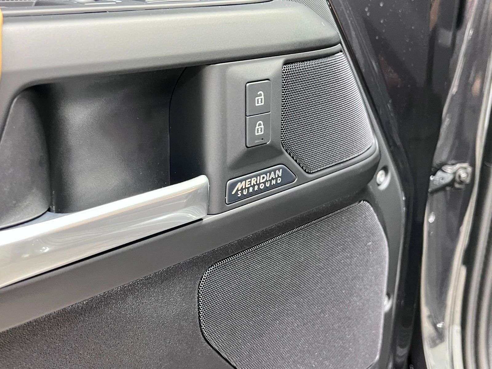 2026 Land Rover Defender 110 P400 X-DYNAMIC SE thumb 29