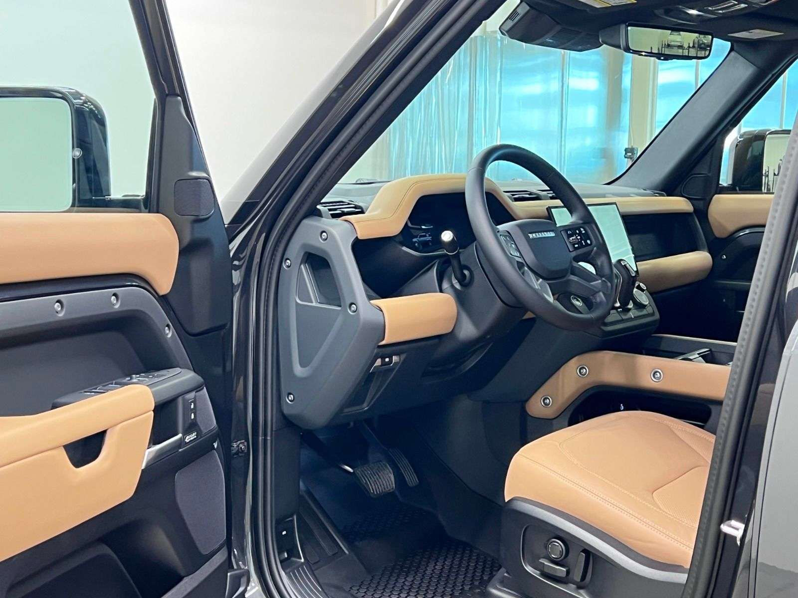 2026 Land Rover Defender 110 P400 X-DYNAMIC SE alt 4