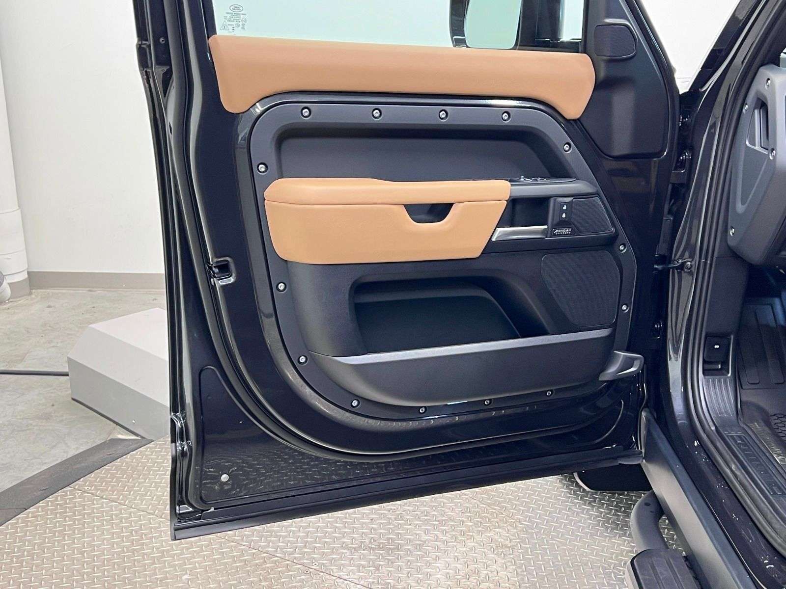 2026 Land Rover Defender 110 P400 X-DYNAMIC SE thumb 27
