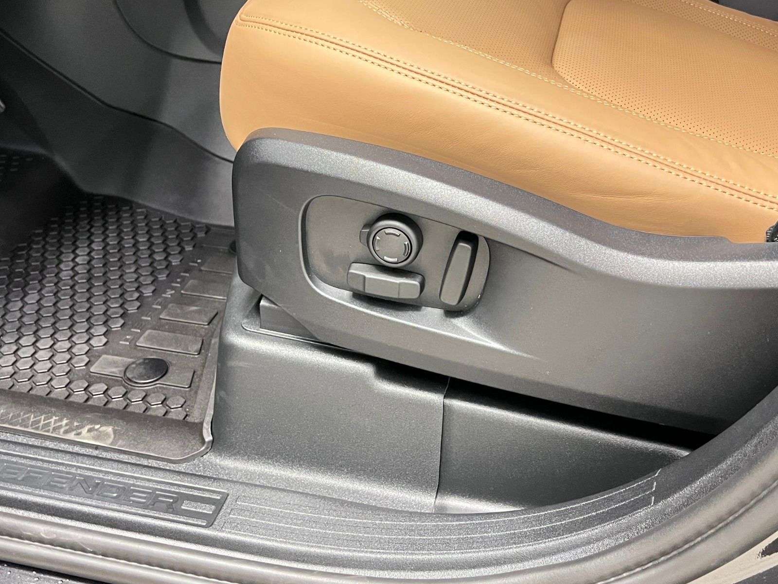 2026 Land Rover Defender 110 P400 X-DYNAMIC SE thumb 30
