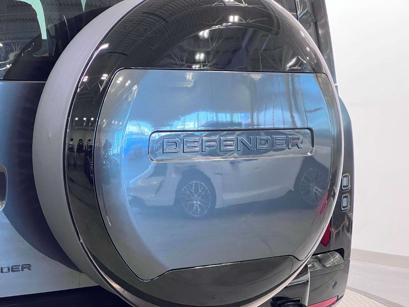 2026 Land Rover Defender 110 P400 X-DYNAMIC SE thumb 11