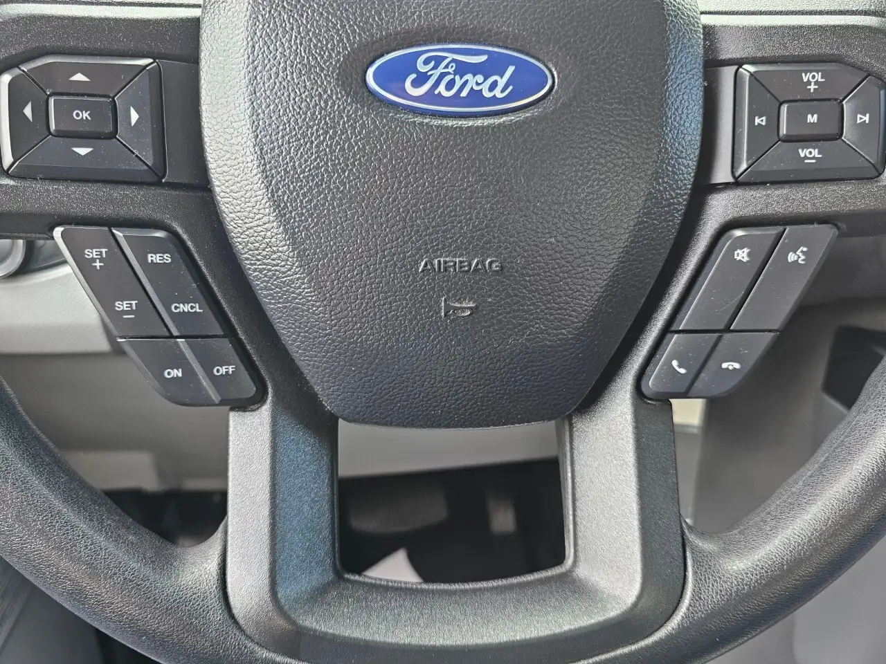 Ford E-Series Cutaway photo Ford E-Series Cutaway