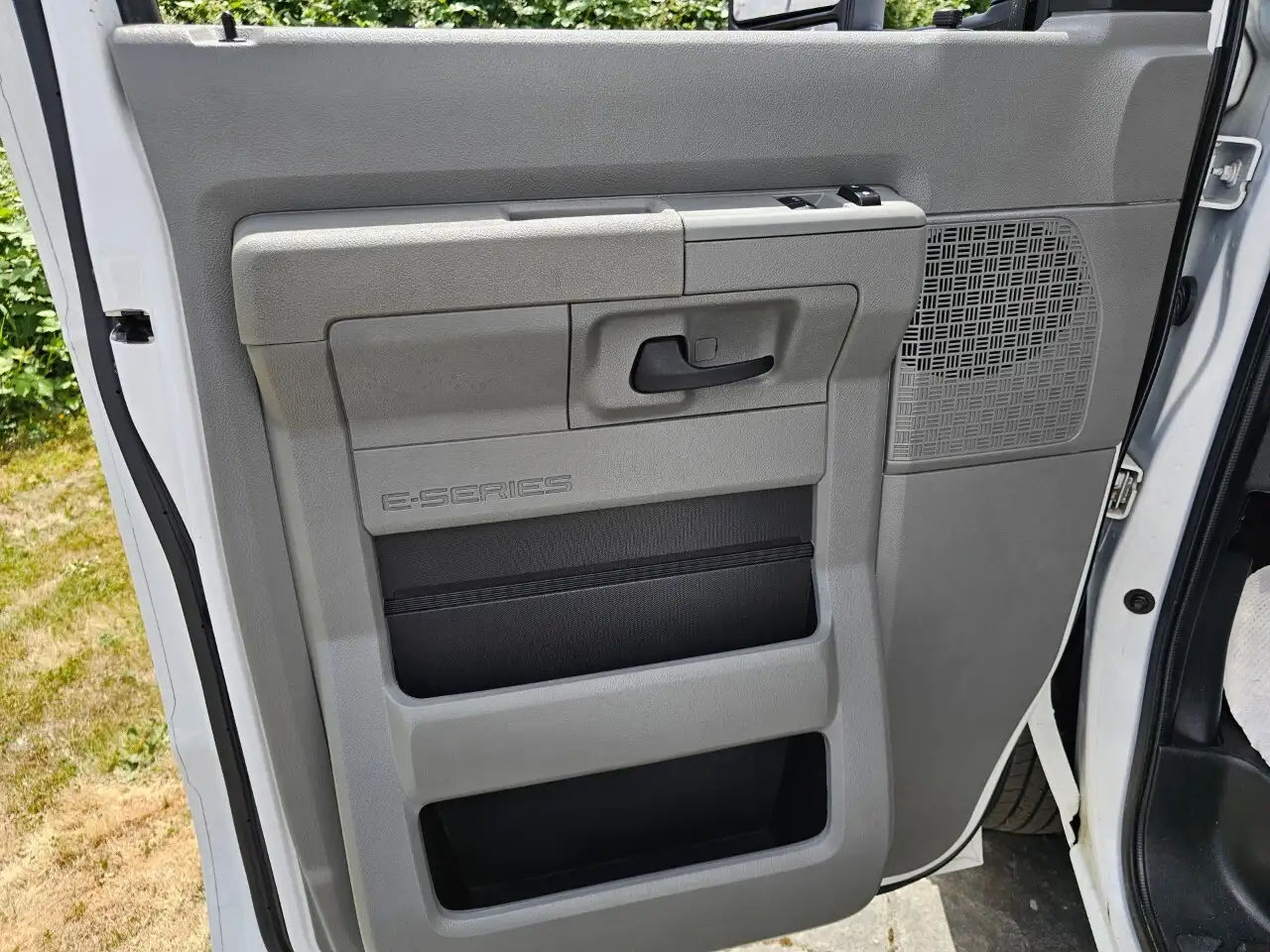 Ford E-Series Cutaway photo Ford E-Series Cutaway