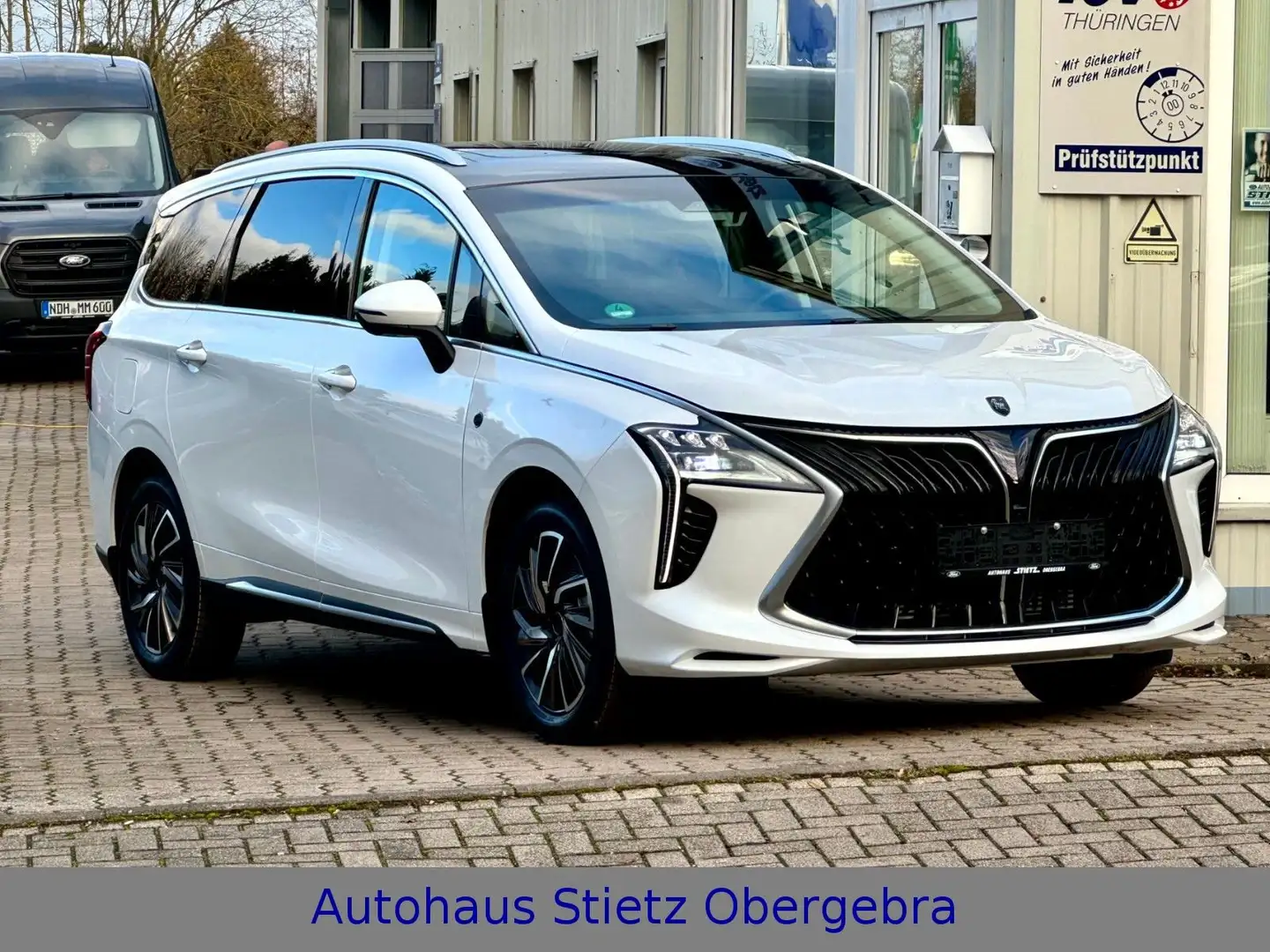 DFSK Forthing 4 U Tour Noble Luxusvan Blanc - 1