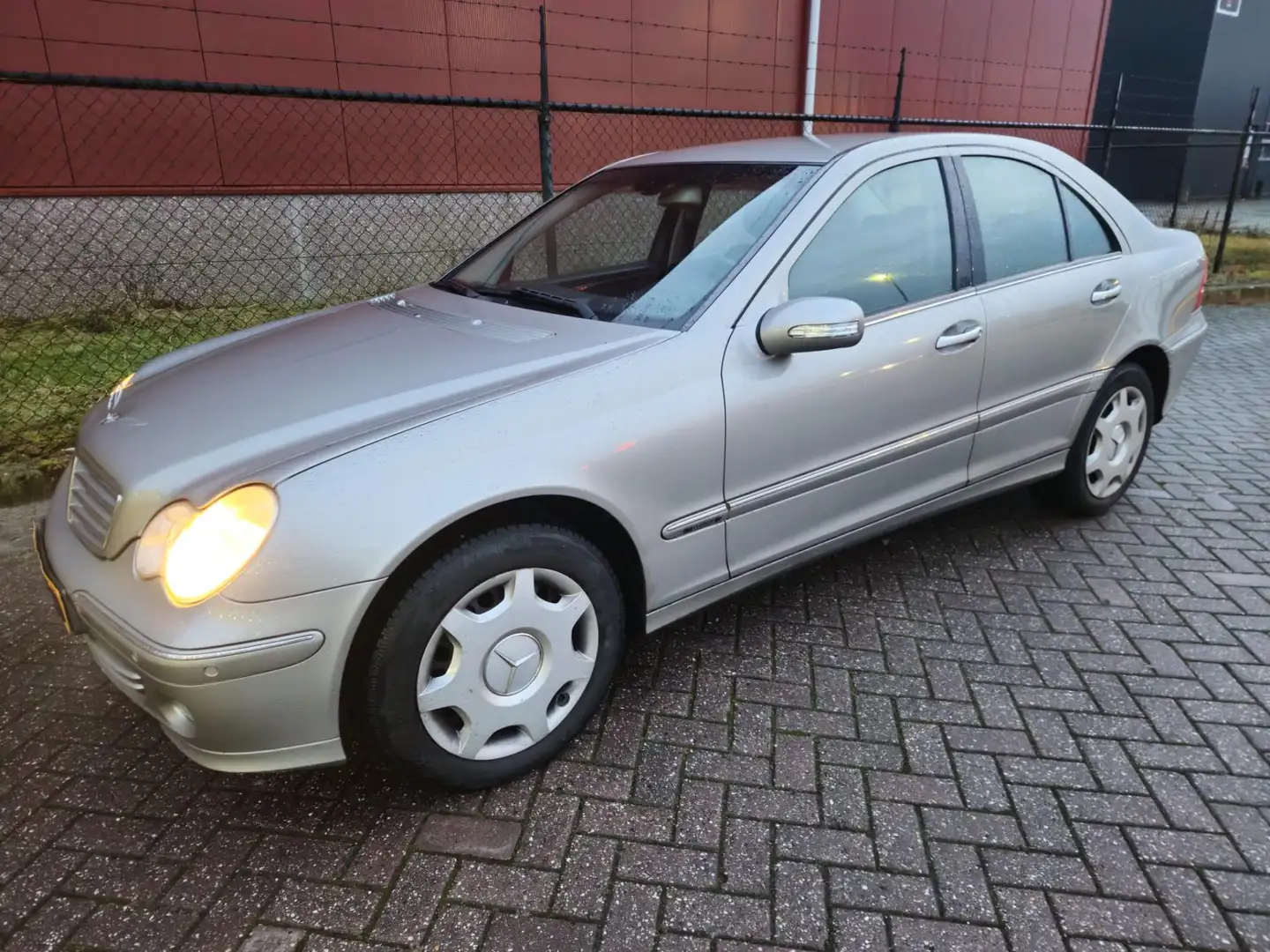 Mercedes-Benz C 180 K. Elegance export Grau - 2