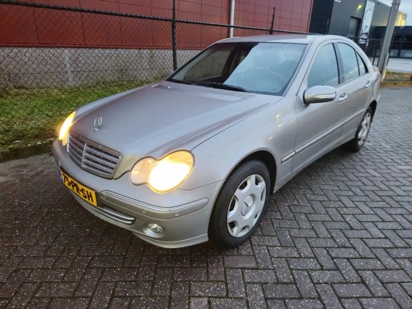 Mercedes-Benz C 180 K. Elegance export Grau - 1