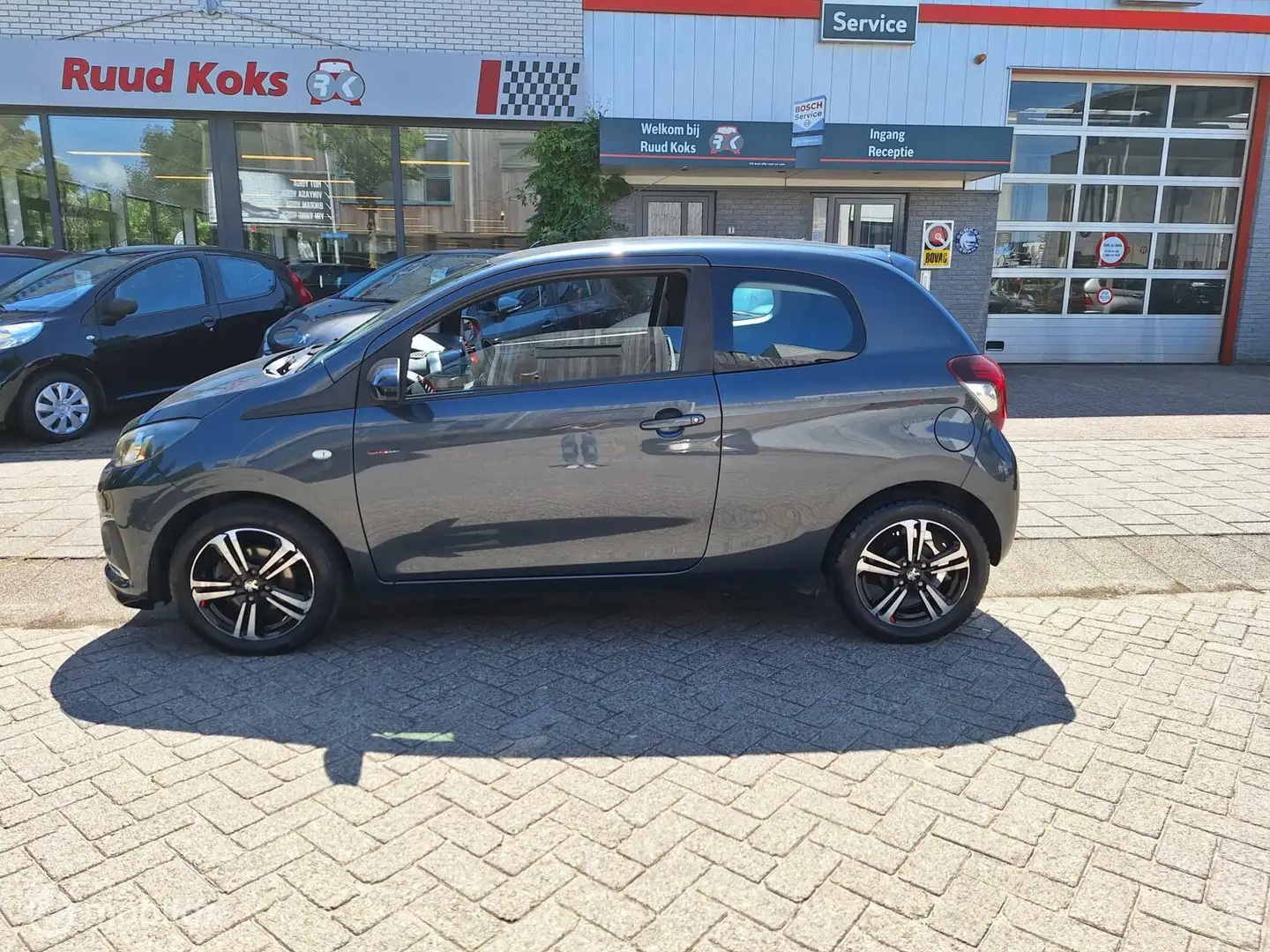 Peugeot 108 1.2 PURETECH GT-LINE / 1e Eigenaar / Navigatie / Gris - 2