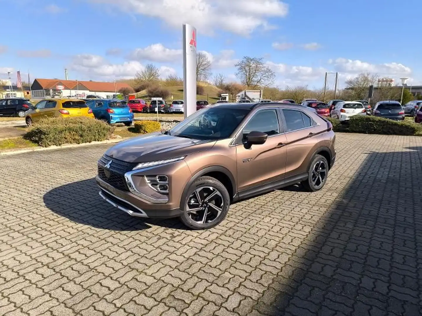 Mitsubishi Eclipse Cross Plug-in Hybrid PLUS 2.4 MIVEC 4WD Brun - 1