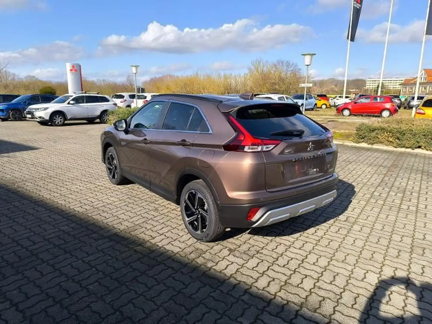 Mitsubishi Eclipse Cross Plug-in Hybrid PLUS 2.4 MIVEC 4WD Brun - 2