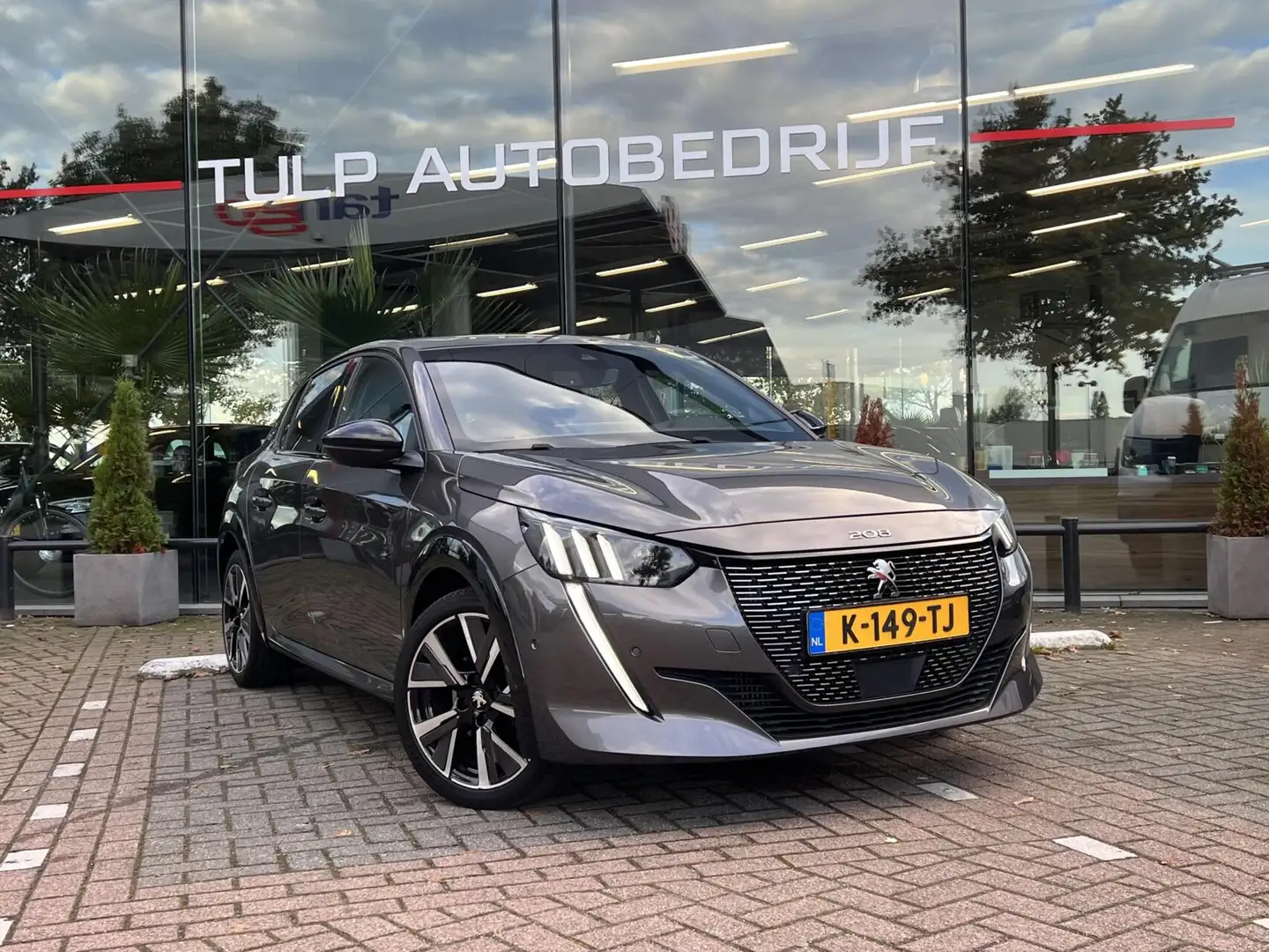 Peugeot 208 1.2 PureTech GT Vele opties Topstaat 1e eig NAP Grijs - 2