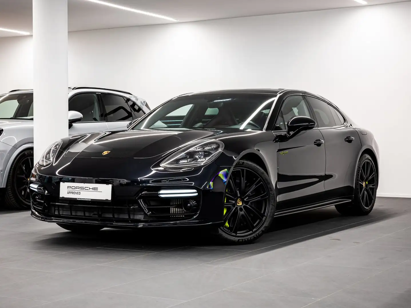 Porsche Panamera Turbo S E-Hybrid Schwarz - 1