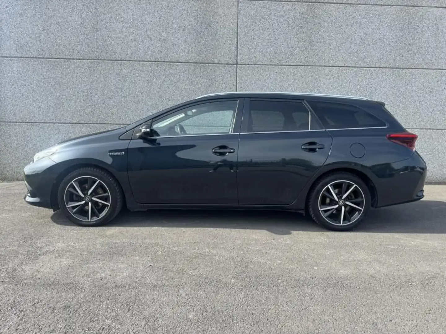 Toyota Auris 1.8 HSD Break Black Edition Bleu - 2