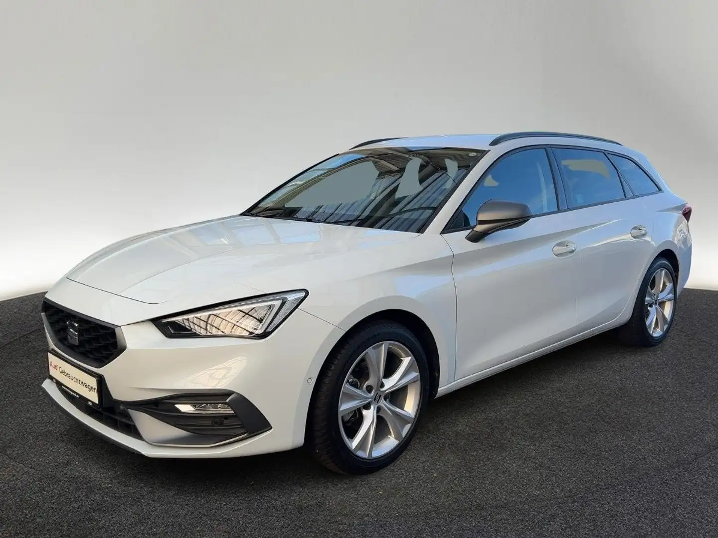 SEAT Leon Sportstourer 1.5 eTSI DSG Matrix Navi Kamer Weiß - 2