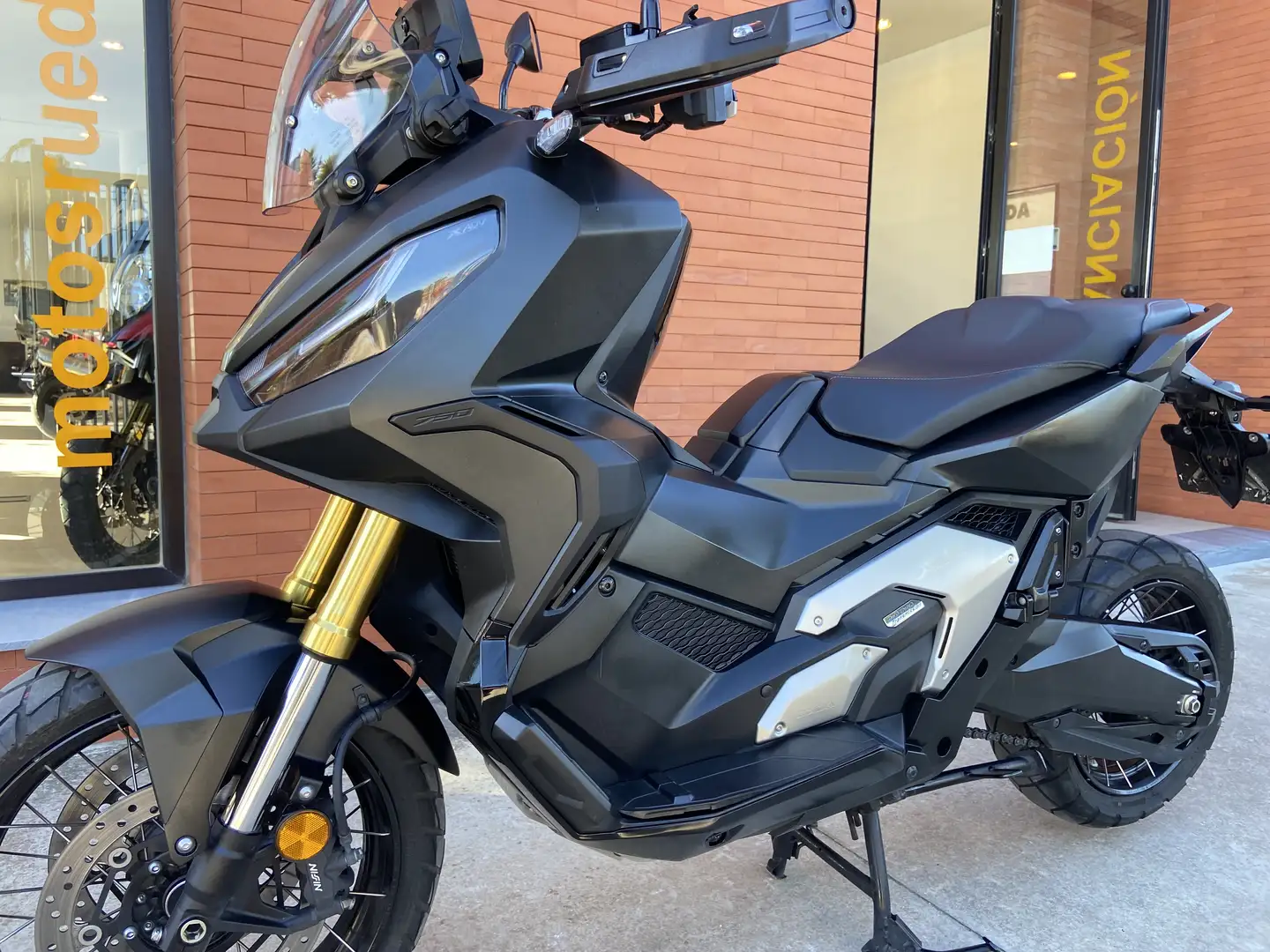 Honda X-ADV 750 Negro - 1