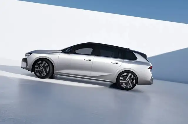 Opel Astra view 8