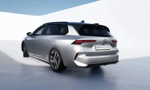 Opel Astra view 4