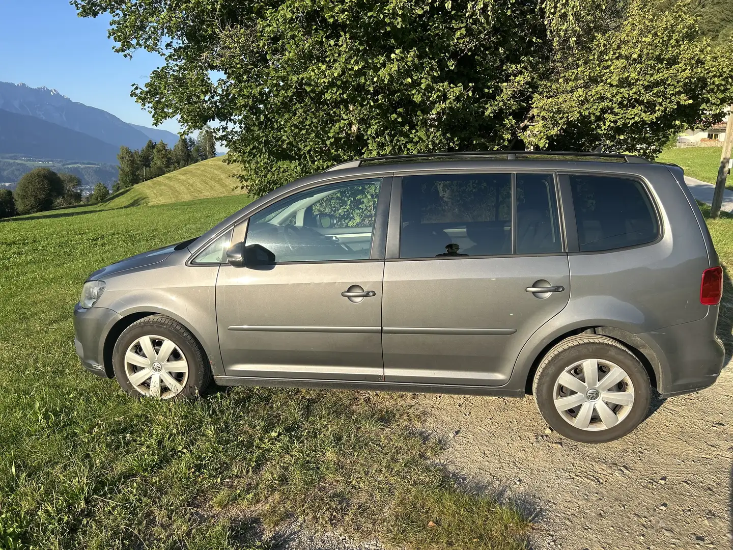 Volkswagen Touran VW Touran 1.6 TDI Comfortline | Pickerl 01/2027 | Grau - 2