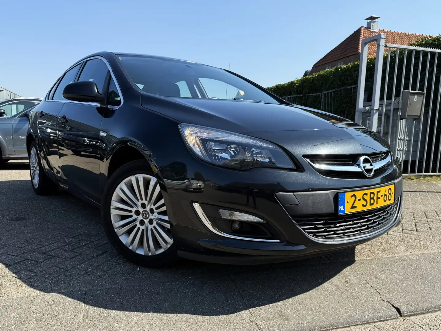 Opel Astra 1.4 TURBO DESIGN EDITION Zwart - 2