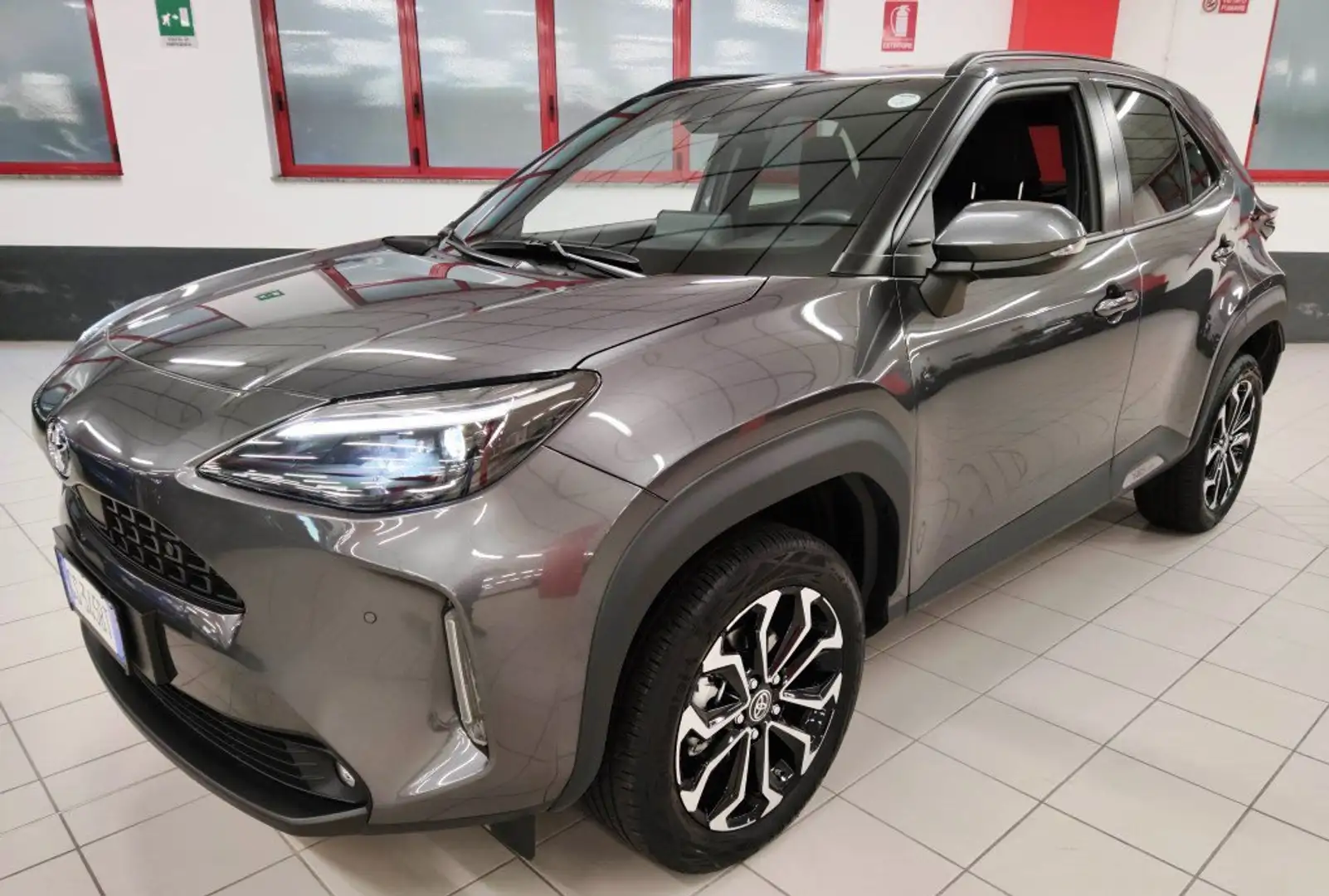 Toyota Yaris Cross 1.5 Hybrid 130cv 5p E-CVT Trend SUPER PROMO Gri - 1