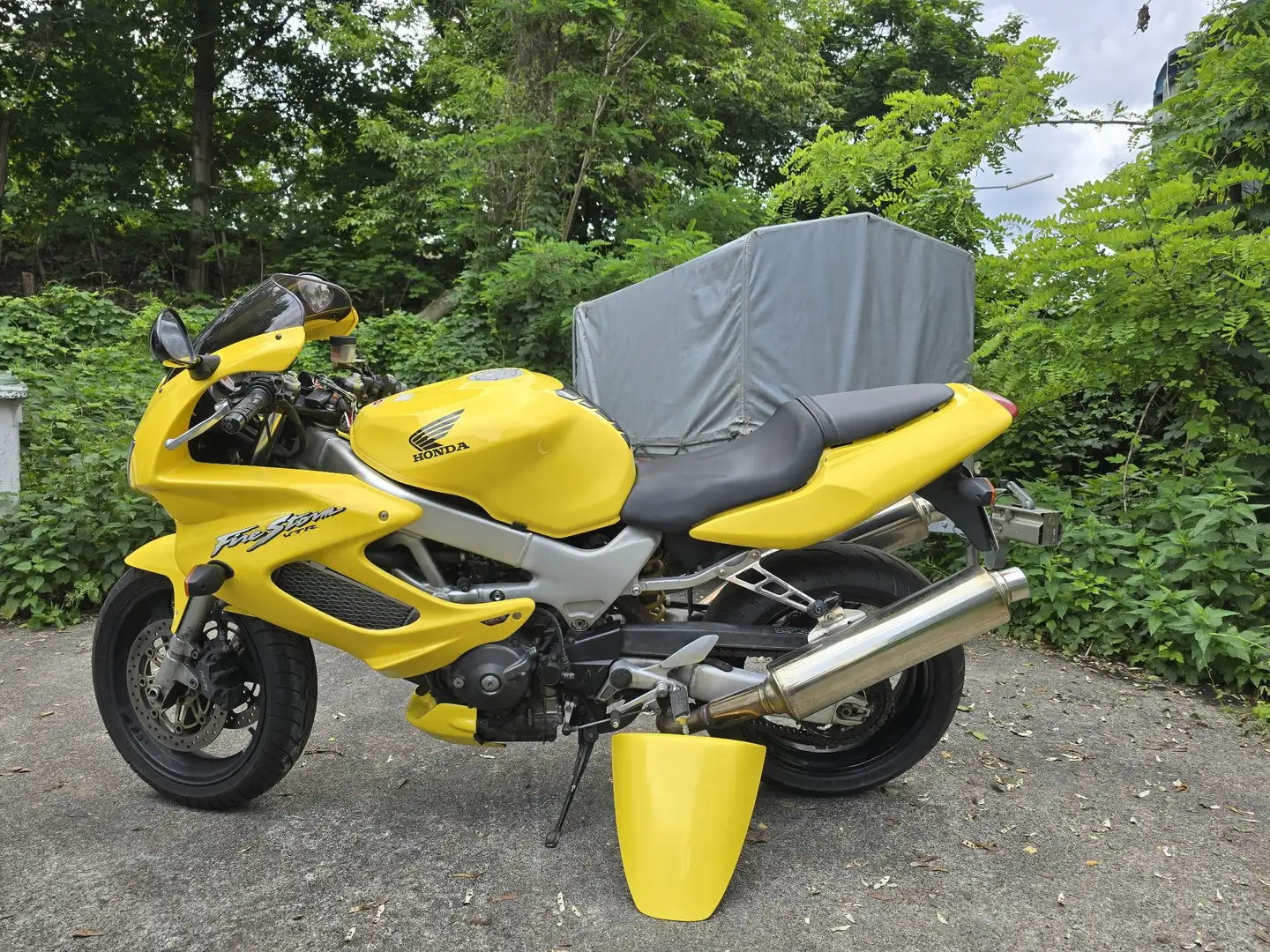 Honda VTR 1000 Żółty - 1