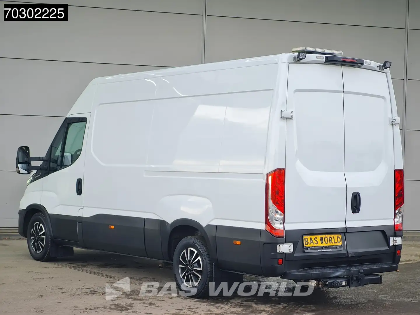 Iveco Daily 35S16 Automaat L2H2 3,5t Trekhaak LED ACC Navi Air Wit - 2