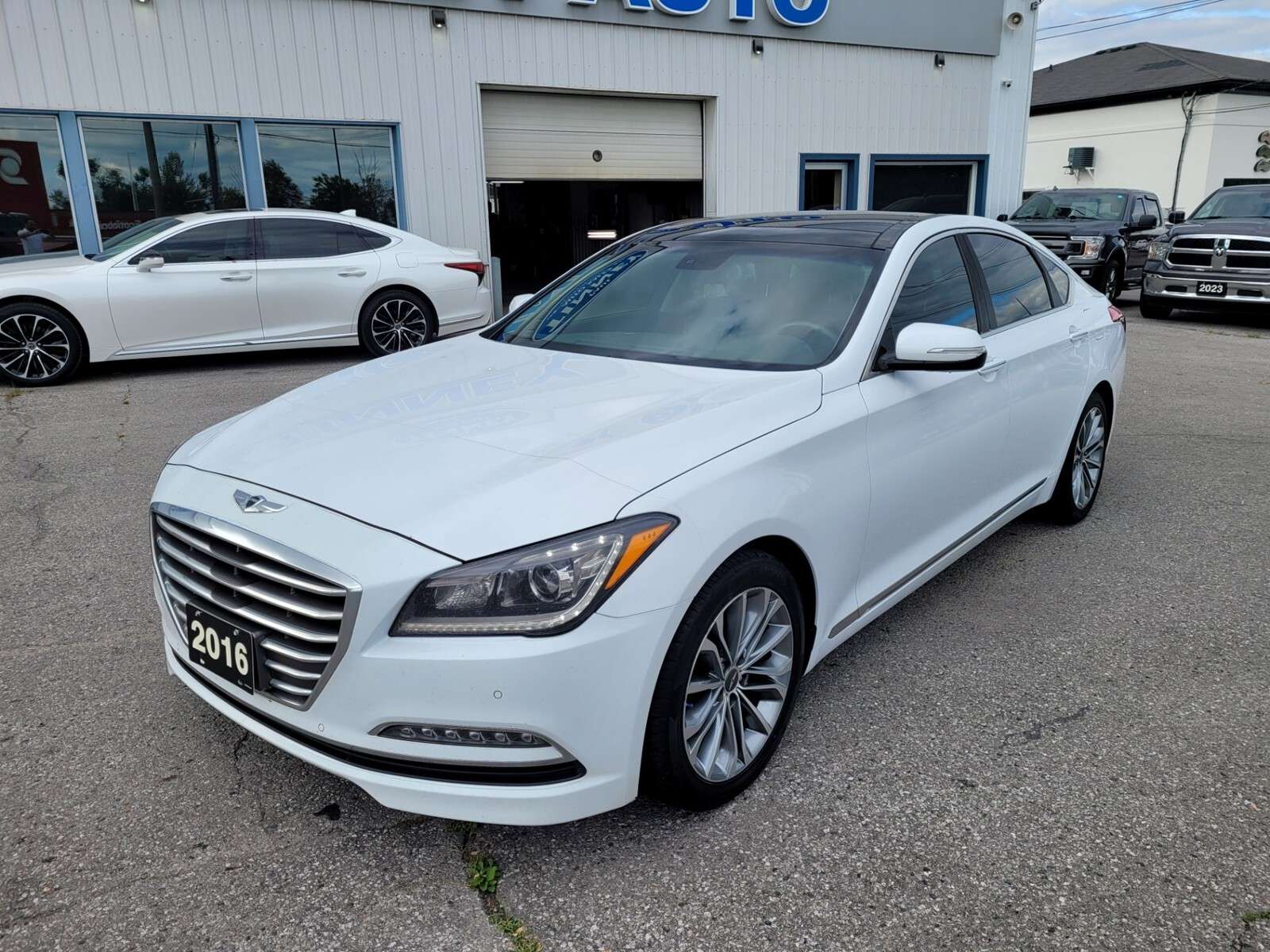 2016 Hyundai Genesis 3.8L — снимка 1