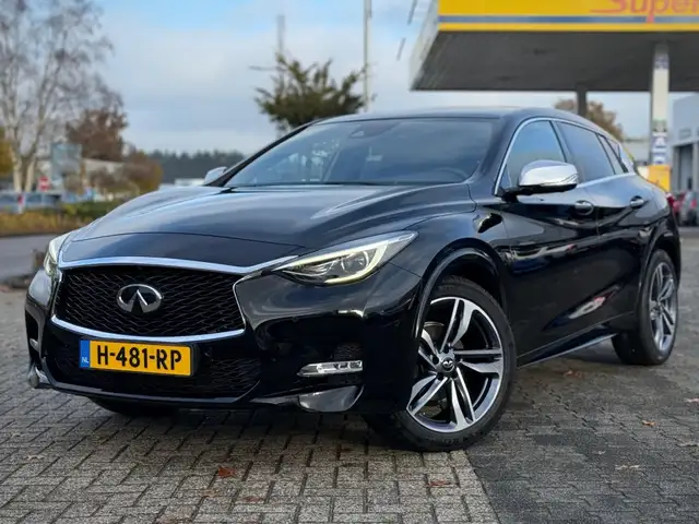Infiniti Q30 1.6T SPORT1.6T 156PK 360 CAMERA NAVI